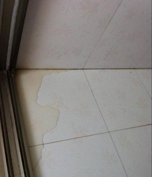卫生间漏水是什么原因?