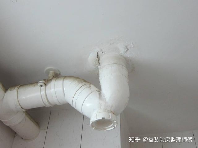 武汉厕所卫生间漏水，千万不要砸了重新装