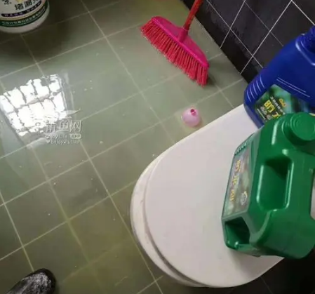 家庭卫生间漏水不砸瓷砖维修工艺及价格分析