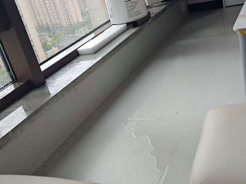 飘窗下雨天渗漏水防水补漏方法和价格